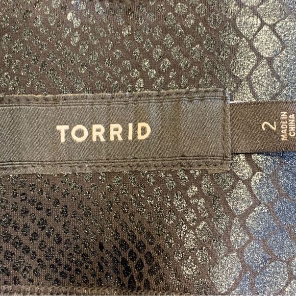 Torrid Black Tonal Snake Pixie Pants Torrid Size 2/2X - Picture 7 of 12